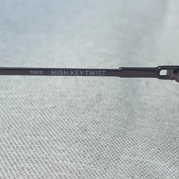 QUAY AUSTRALIA HIGH KEY TWIST SUNGLASSES - Picture 9 of 11